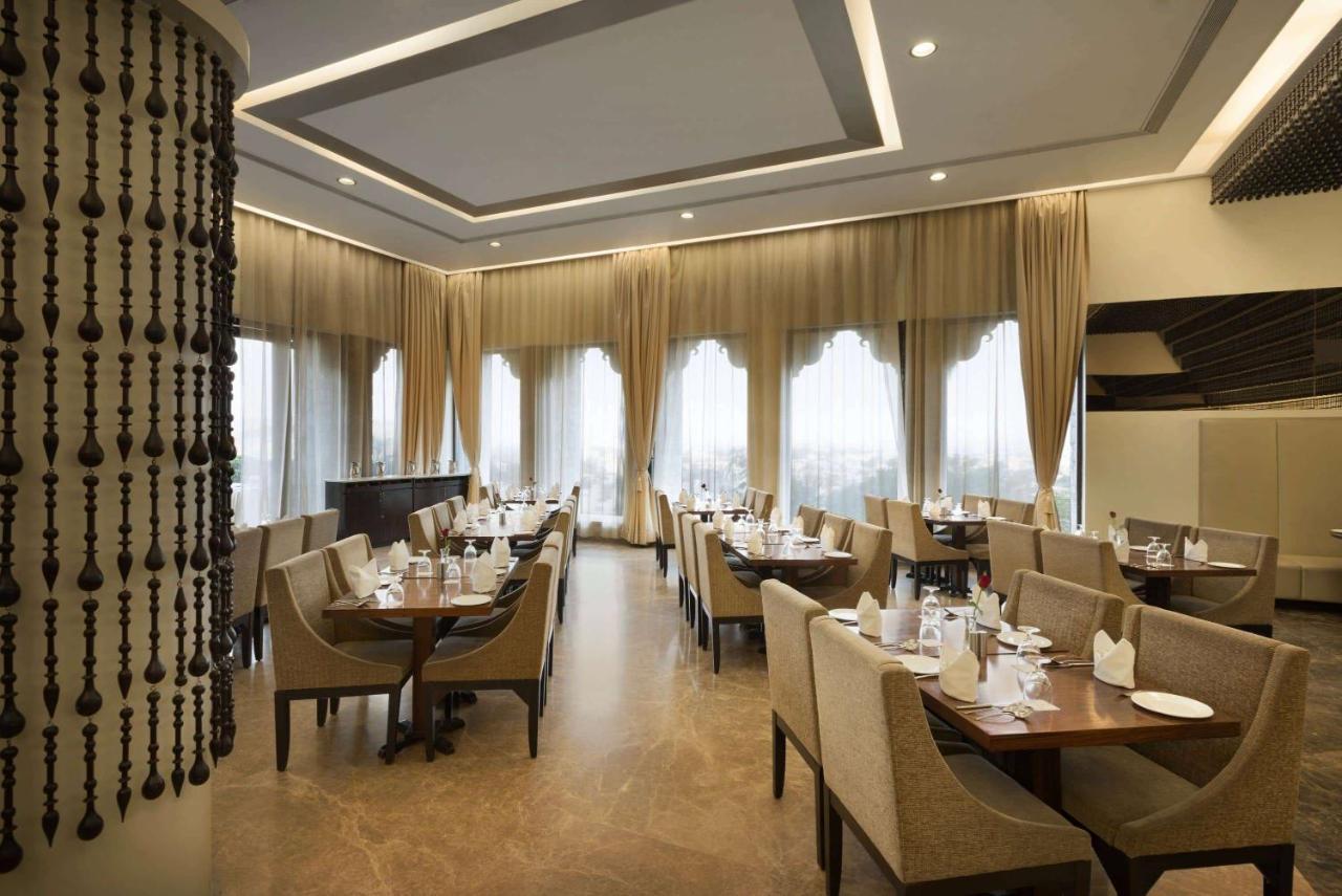 Ramada Udaipur Resort & Spa Luaran gambar