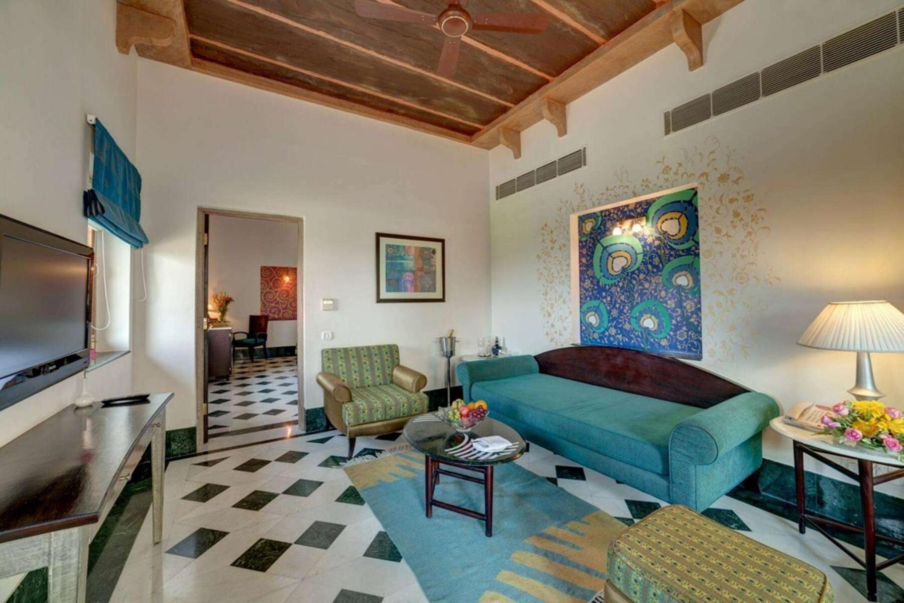 Ramada Udaipur Resort & Spa Luaran gambar