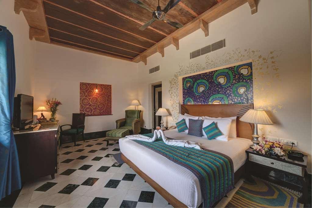 Ramada Udaipur Resort & Spa Bilik gambar