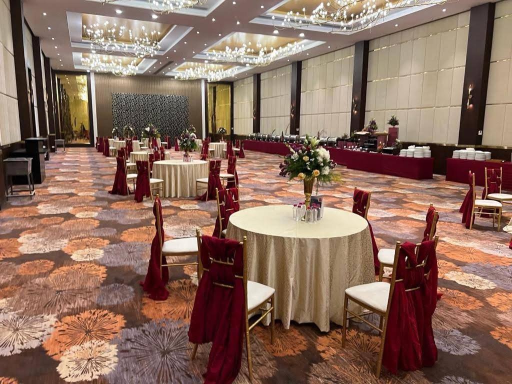 Ramada Udaipur Resort & Spa Luaran gambar
