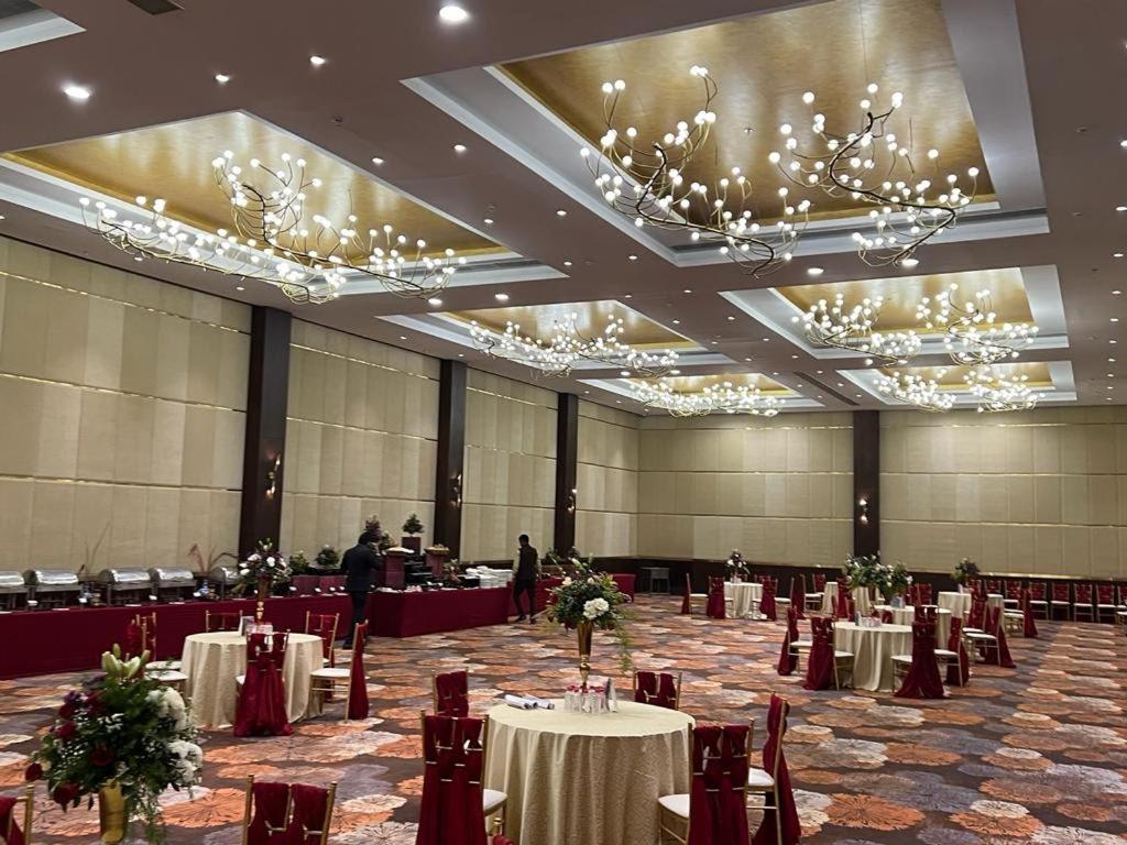 Ramada Udaipur Resort & Spa Luaran gambar