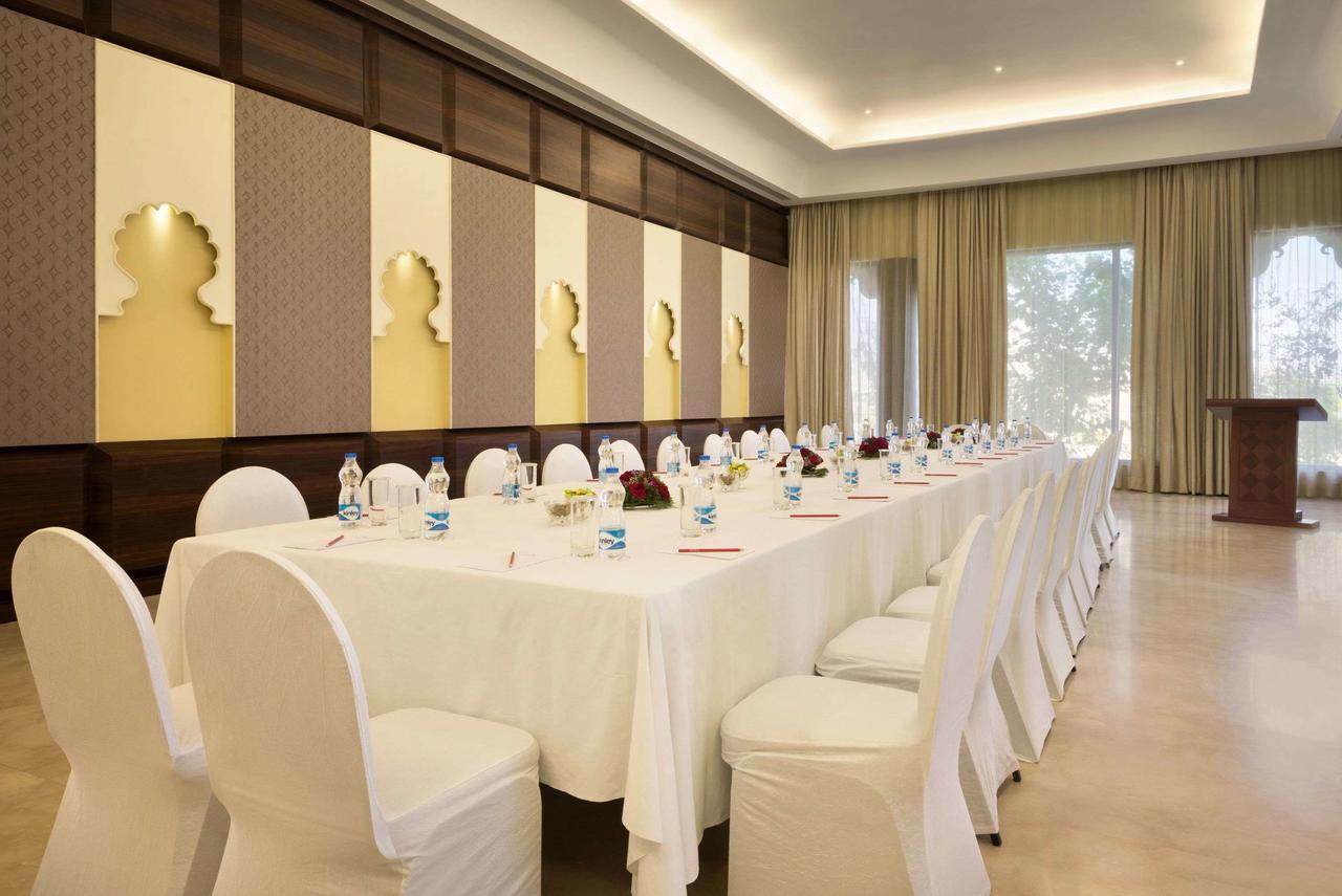 Ramada Udaipur Resort & Spa Luaran gambar